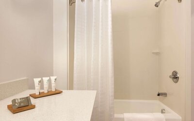 Country Inn & Suites by Radisson, Madison Southwest, WI