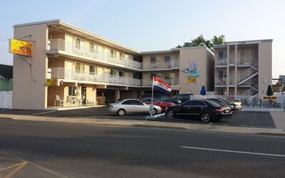 Parking available at Bay Breeze Motel.