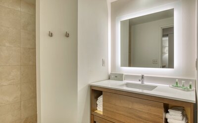 Holiday Inn Hotel & Suites Madison West - Middleton by IHG