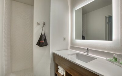 Holiday Inn Hotel & Suites Madison West - Middleton by IHG