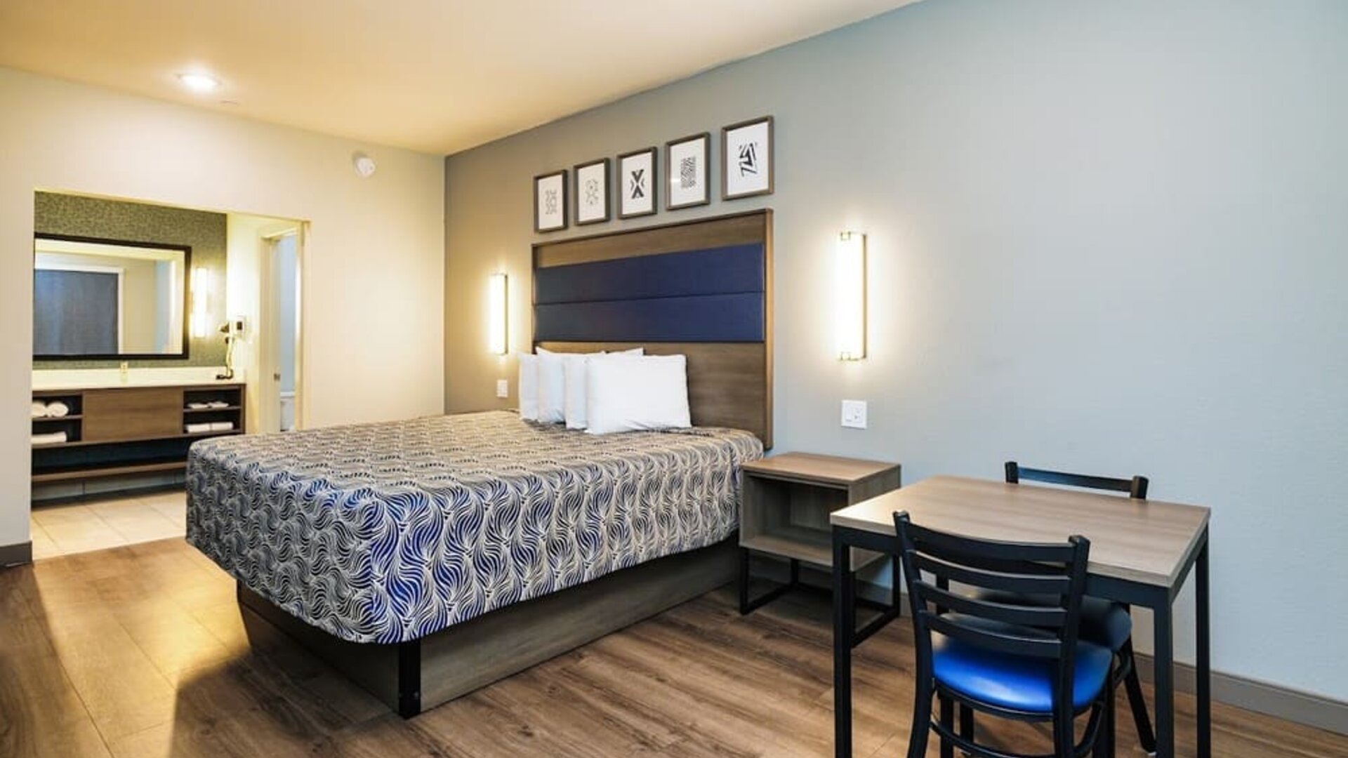 Romantic king room at Palace Inn Blue Laura Koppe Rd.