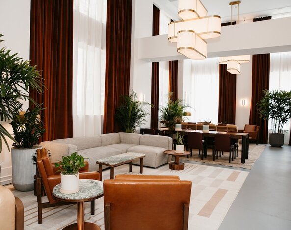 Hu. Hotel