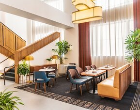Hu. Hotel