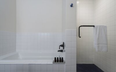 Hu. Hotel