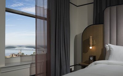 Hu. Hotel