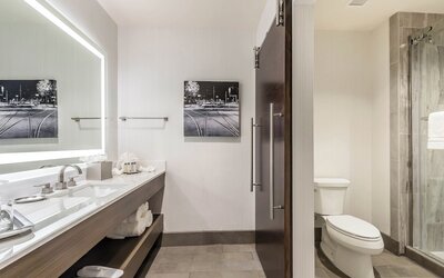 Hu. Hotel