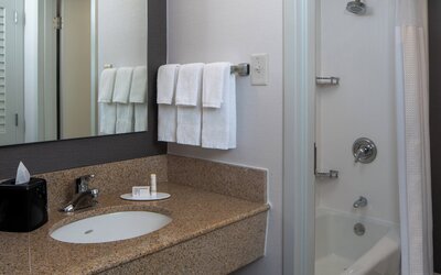 Courtyard by Marriott Memphis East/Park Avenue