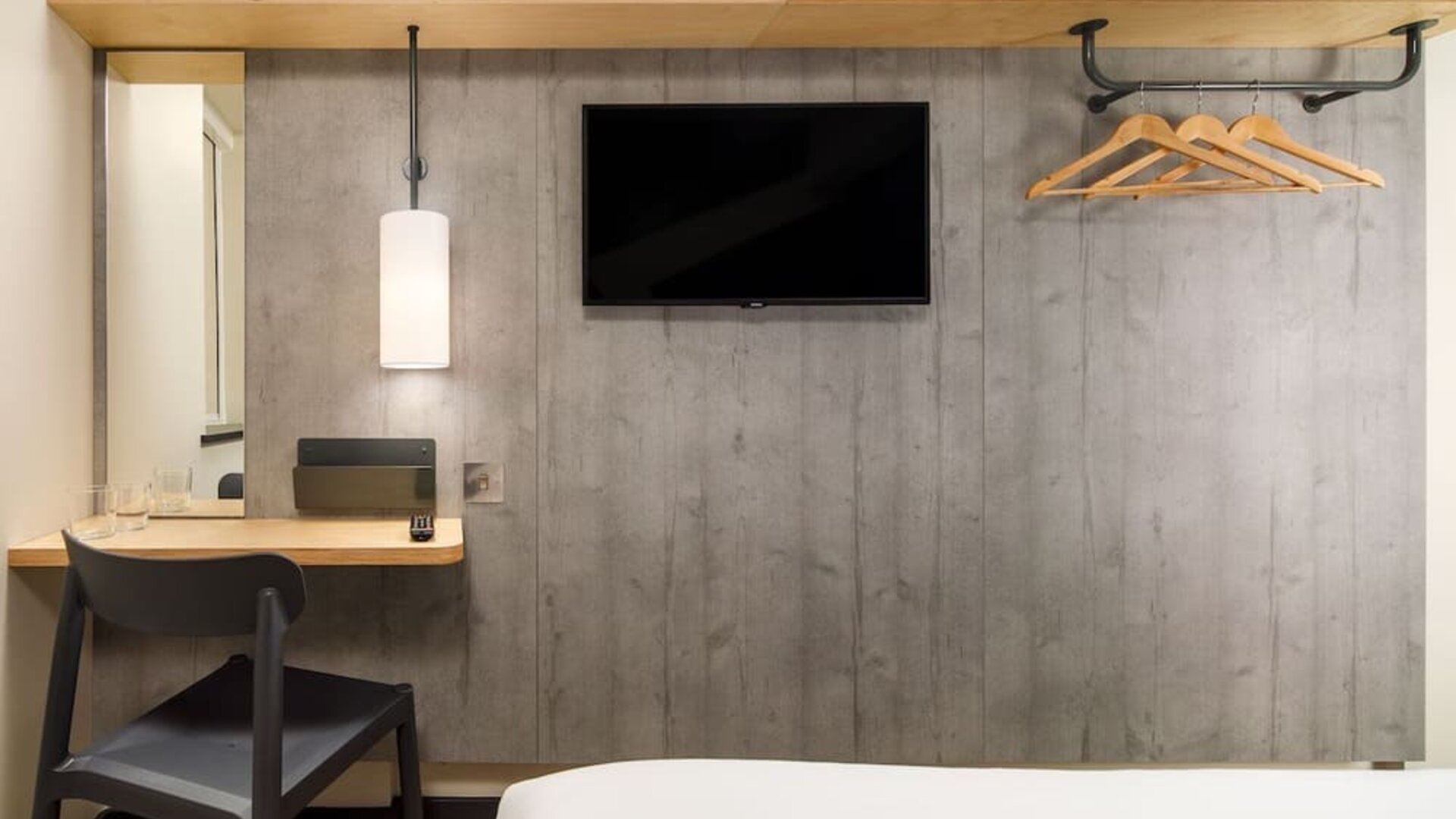 Day room with TV and work desk at Ibis Budget Manchester Airport.