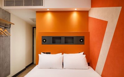 Romantic king room at Ibis Budget Manchester Airport.