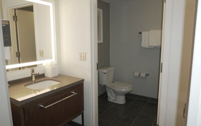 Courtyard by Marriott Memphis East/Bill Morris Parkway