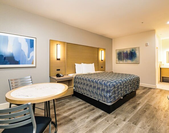 Spacious day use room at Palace Inn Blue IAH East.