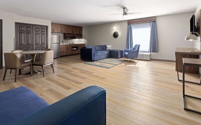 La Quinta Inn & Suites by Wyndham Memphis I-240