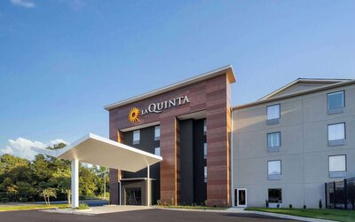 La Quinta Inn & Suites by Wyndham Memphis I-240