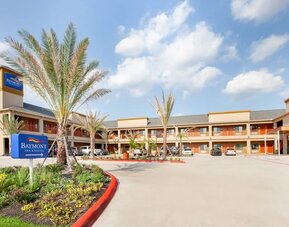 Property exterior at Baymont By Wyndham Houston Hobby Airport.
