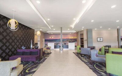 La Quinta Inn & Suites by Wyndham Memphis Downtown