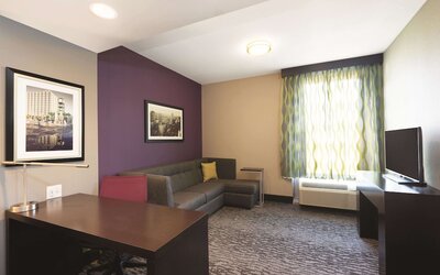 La Quinta Inn & Suites by Wyndham Memphis Downtown