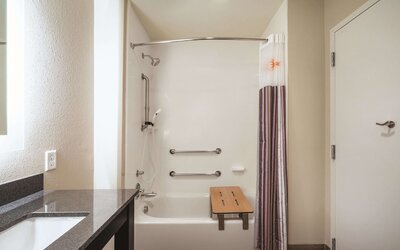 La Quinta Inn & Suites by Wyndham Memphis Downtown