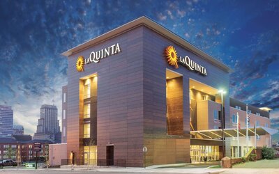 La Quinta Inn & Suites by Wyndham Memphis Downtown