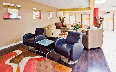 La Quinta Inn & Suites by Wyndham Memphis Airport Graceland