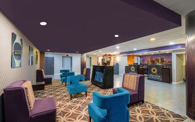 La Quinta Inn & Suites by Wyndham Memphis Airport Graceland