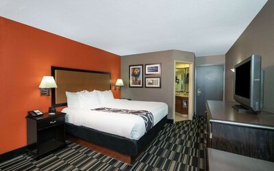 La Quinta Inn & Suites by Wyndham Memphis Airport Graceland