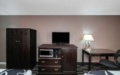 La Quinta Inn & Suites by Wyndham Memphis Airport Graceland