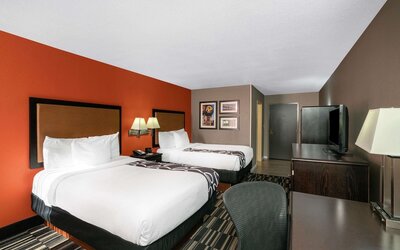La Quinta Inn & Suites by Wyndham Memphis Airport Graceland