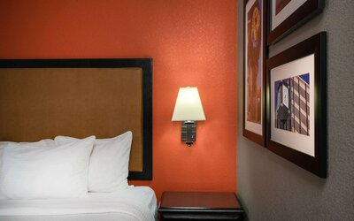 La Quinta Inn & Suites by Wyndham Memphis Airport Graceland
