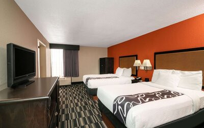 La Quinta Inn & Suites by Wyndham Memphis Airport Graceland