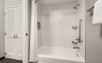 Courtyard by Marriott Memphis Airport