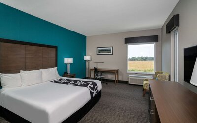 La Quinta Inn & Suites by Wyndham West Memphis