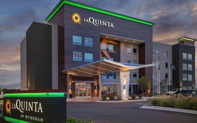La Quinta Inn & Suites by Wyndham West Memphis