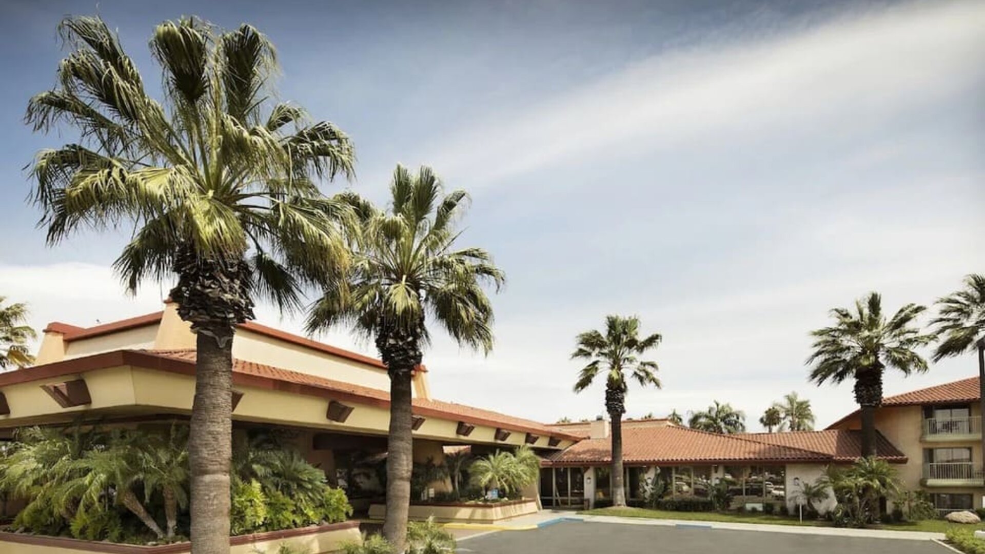 Hotel exterior and parking at DoubleTree By Hilton Ontario Airport.