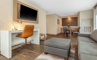 Cambria Hotel Milwaukee Downtown