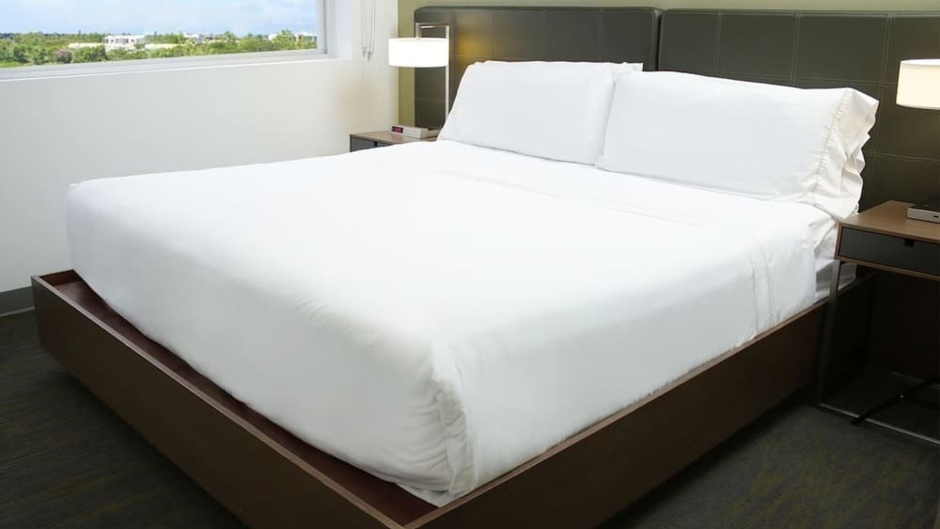 Day use room with natural light at Element Miami Doral.