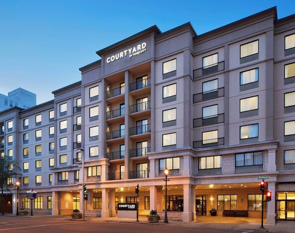 Courtyard by Marriott Milwaukee Downtown