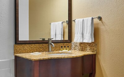 Best Western Plus Milwaukee Airport Hotel & Conference Ctr