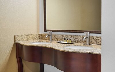 Best Western Plus Milwaukee Airport Hotel & Conference Ctr