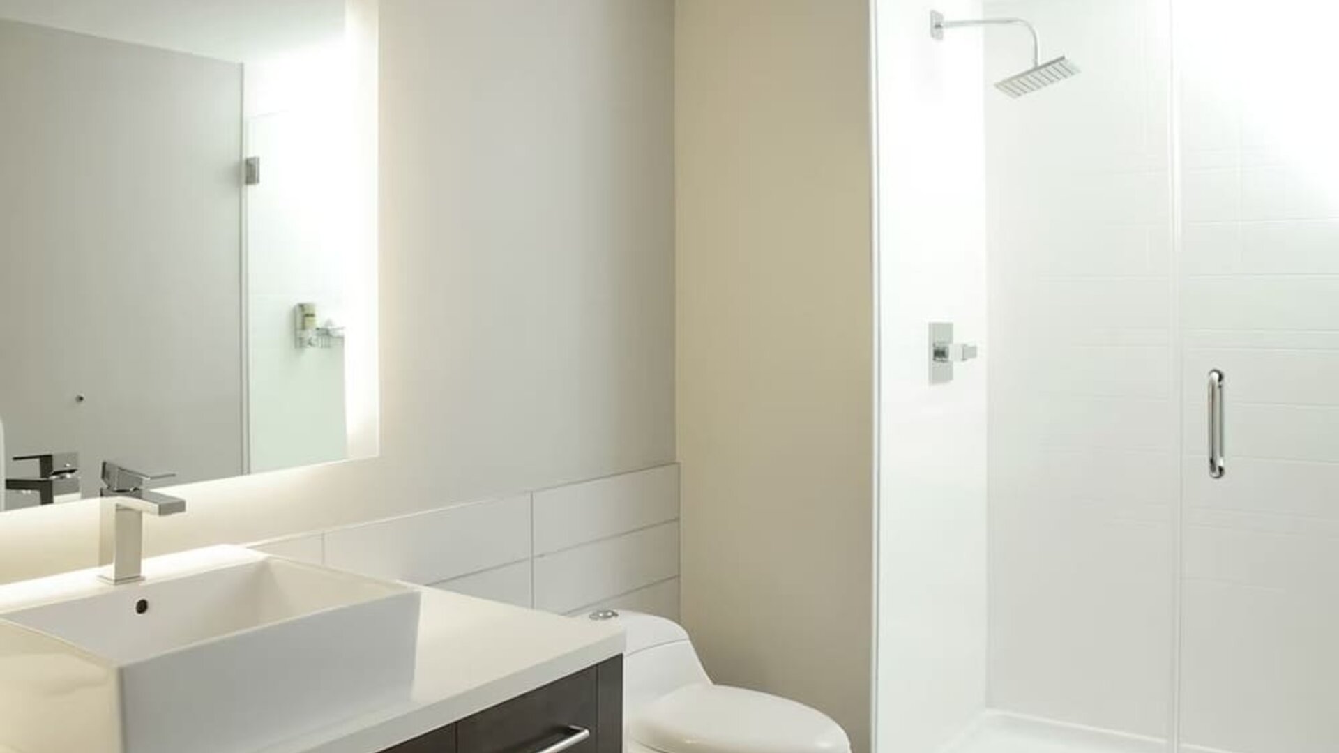 Guest bathroom at Element Miami Doral.