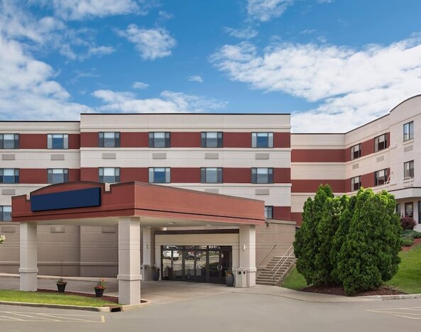 Royle Hotel Milwaukee Airport