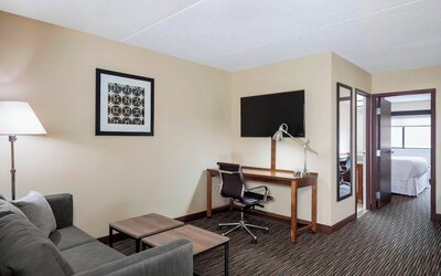 Royle Hotel Milwaukee Airport
