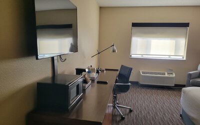 Royle Hotel Milwaukee Airport