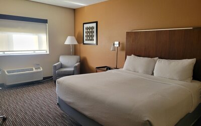 Royle Hotel Milwaukee Airport