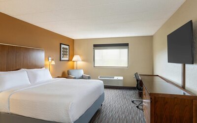 Royle Hotel Milwaukee Airport