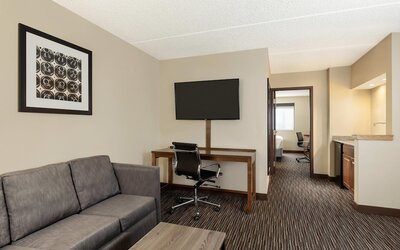 Royle Hotel Milwaukee Airport