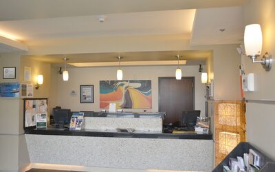 Days Inn & Suites by Wyndham Milwaukee
