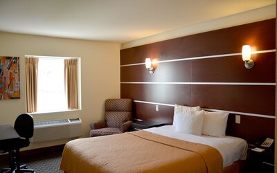 Days Inn & Suites by Wyndham Milwaukee
