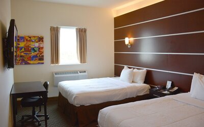 Days Inn & Suites by Wyndham Milwaukee