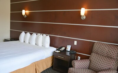 Days Inn & Suites by Wyndham Milwaukee