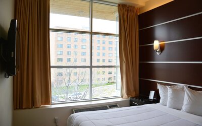 Days Inn & Suites by Wyndham Milwaukee